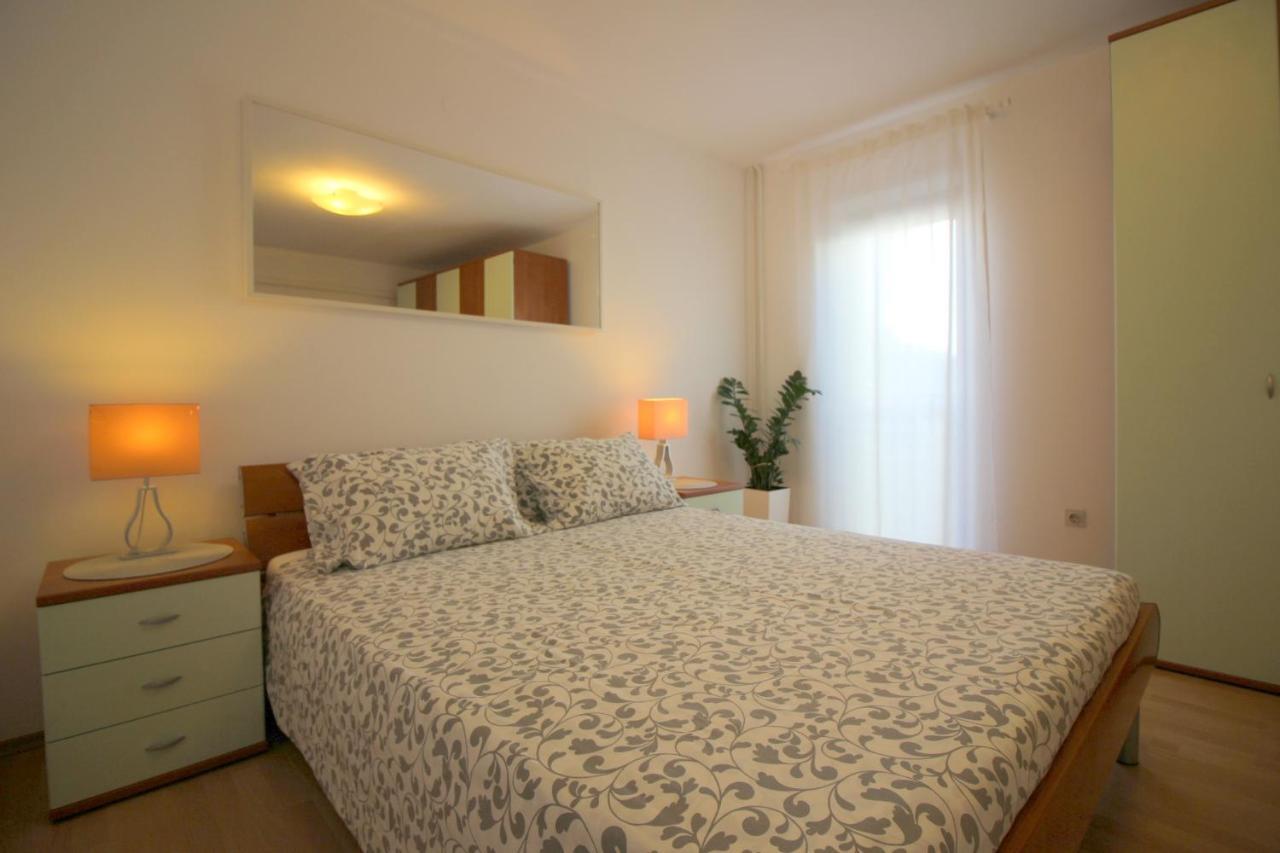 Modern Apartment Sabina With Nice Garden Porec Ngoại thất bức ảnh