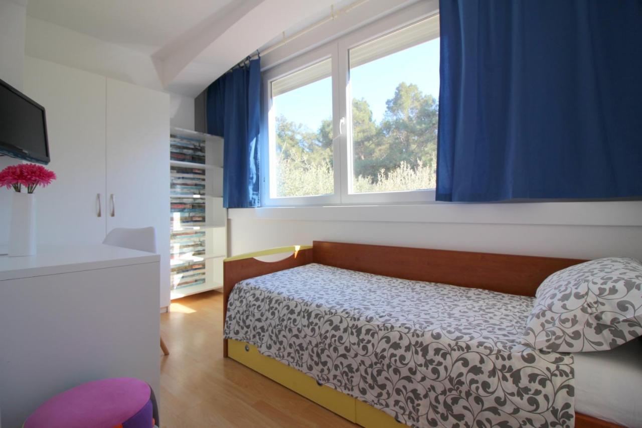 Modern Apartment Sabina With Nice Garden Porec Ngoại thất bức ảnh