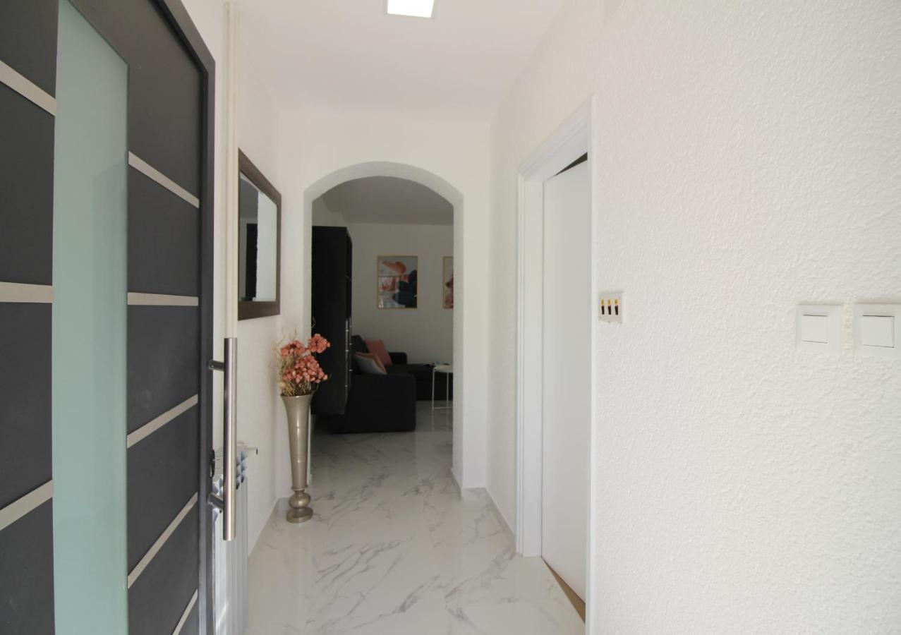 Modern Apartment Sabina With Nice Garden Porec Ngoại thất bức ảnh