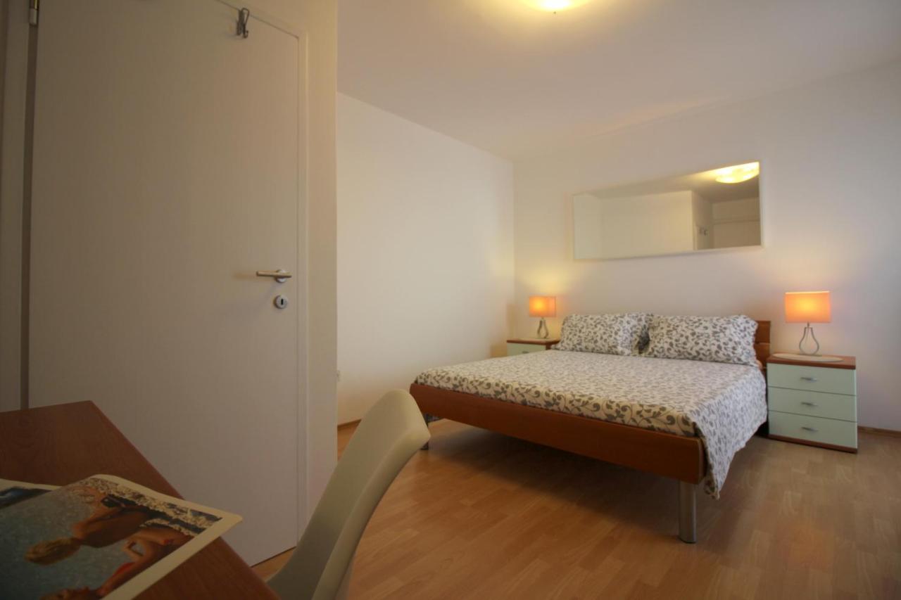 Modern Apartment Sabina With Nice Garden Porec Ngoại thất bức ảnh