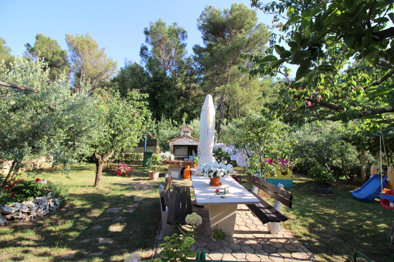 Modern Apartment Sabina With Nice Garden Porec Ngoại thất bức ảnh