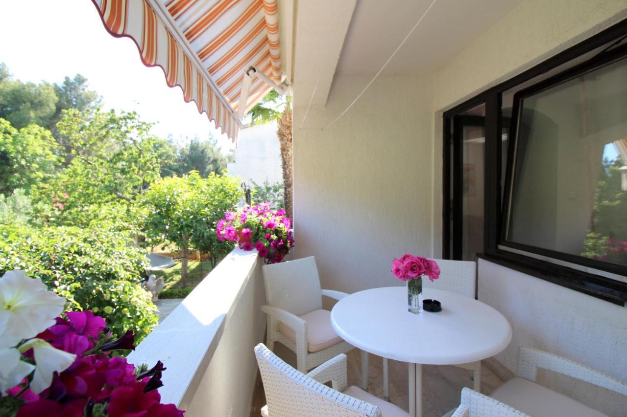 Modern Apartment Sabina With Nice Garden Porec Ngoại thất bức ảnh